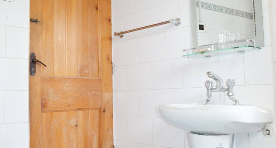 Hotel Paradise Kabine, Srinagar 5
